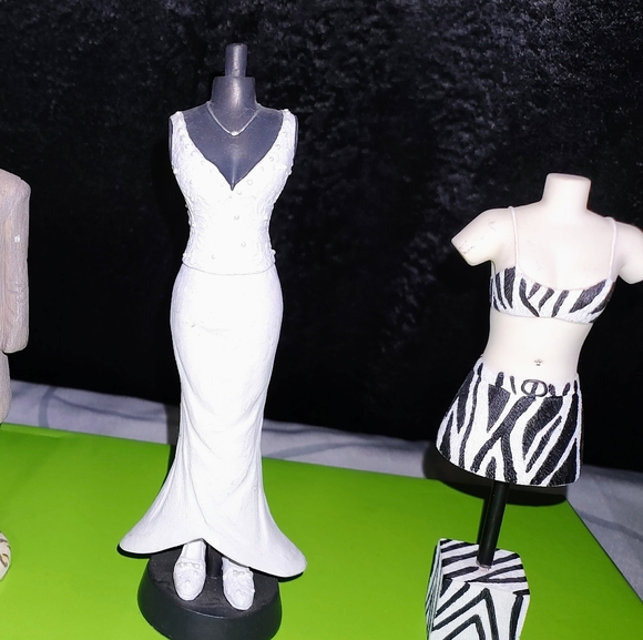 Neiman Marcus Collection of 4 dress forms 5 inches - Picture 2 of 6